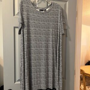 Jones New York Black and White Sleeveless Sheath Dress